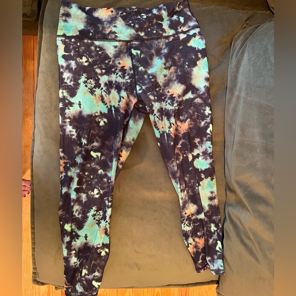 Fabletics tye dye leggings
